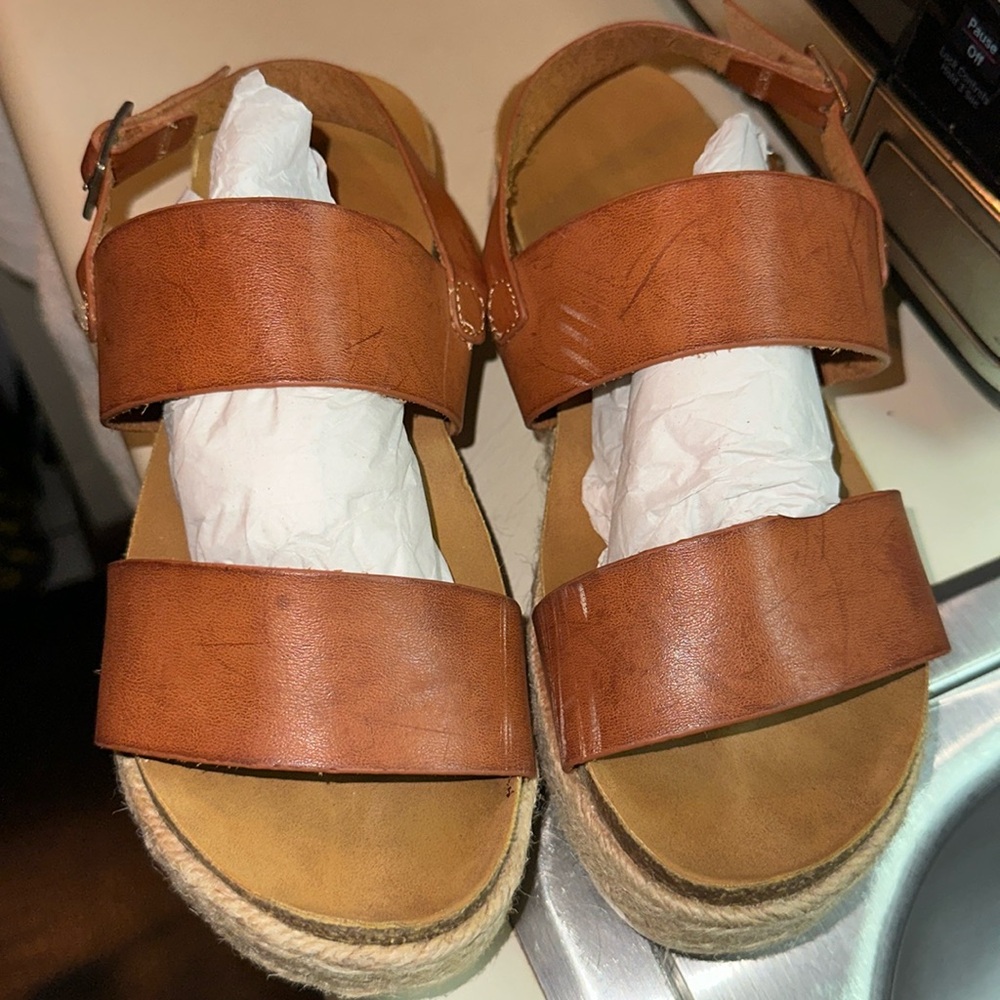 Sandals - Picture 4 of 17